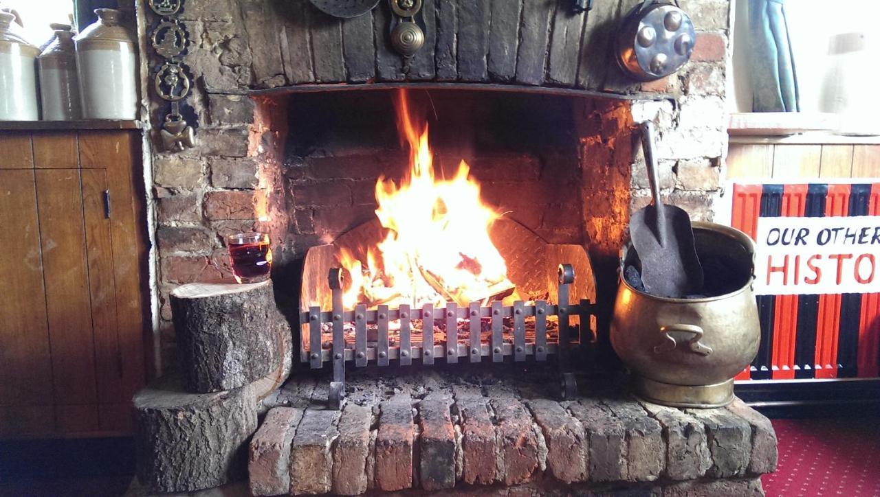 The Red Lion 3*