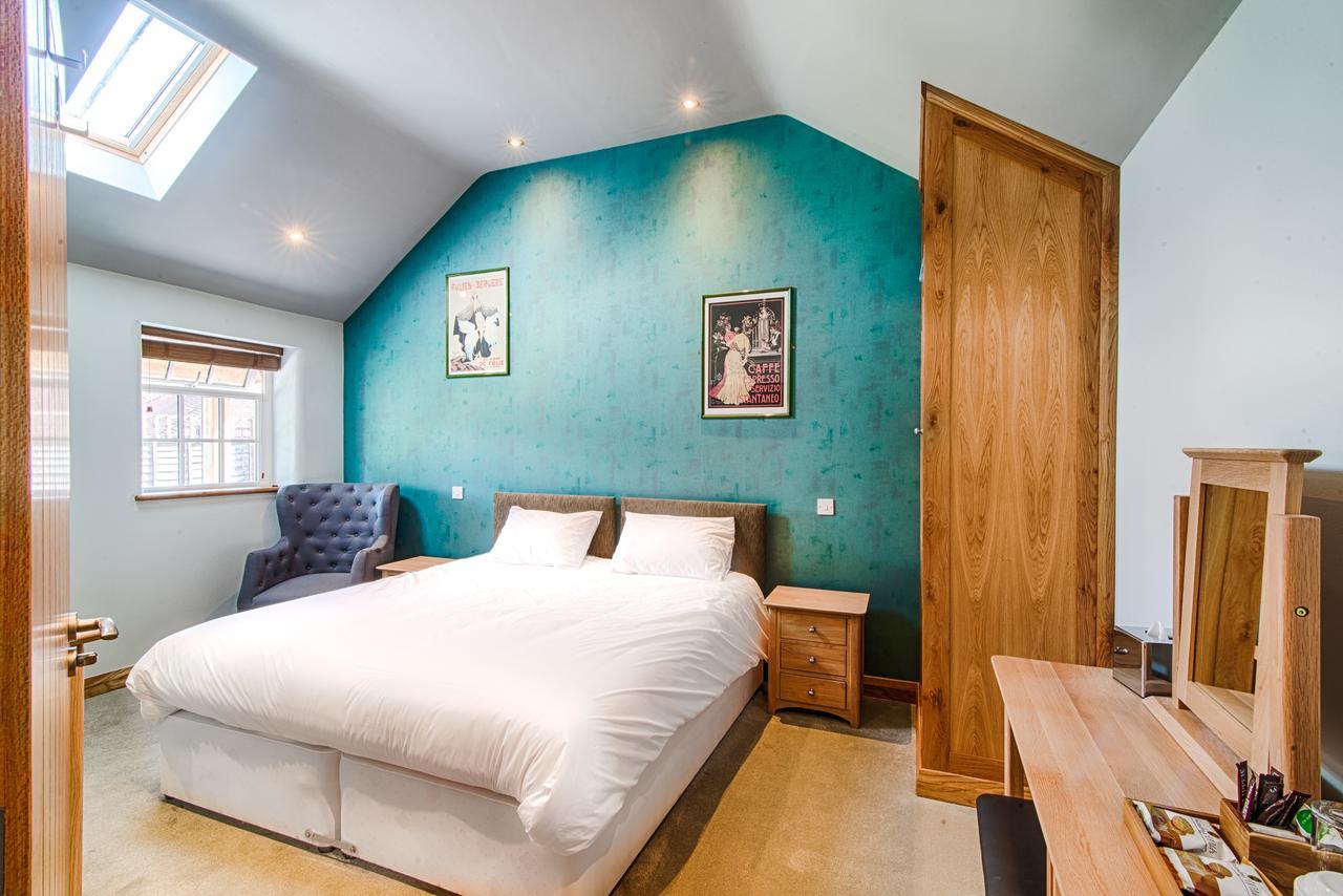 The Red Lion 3*